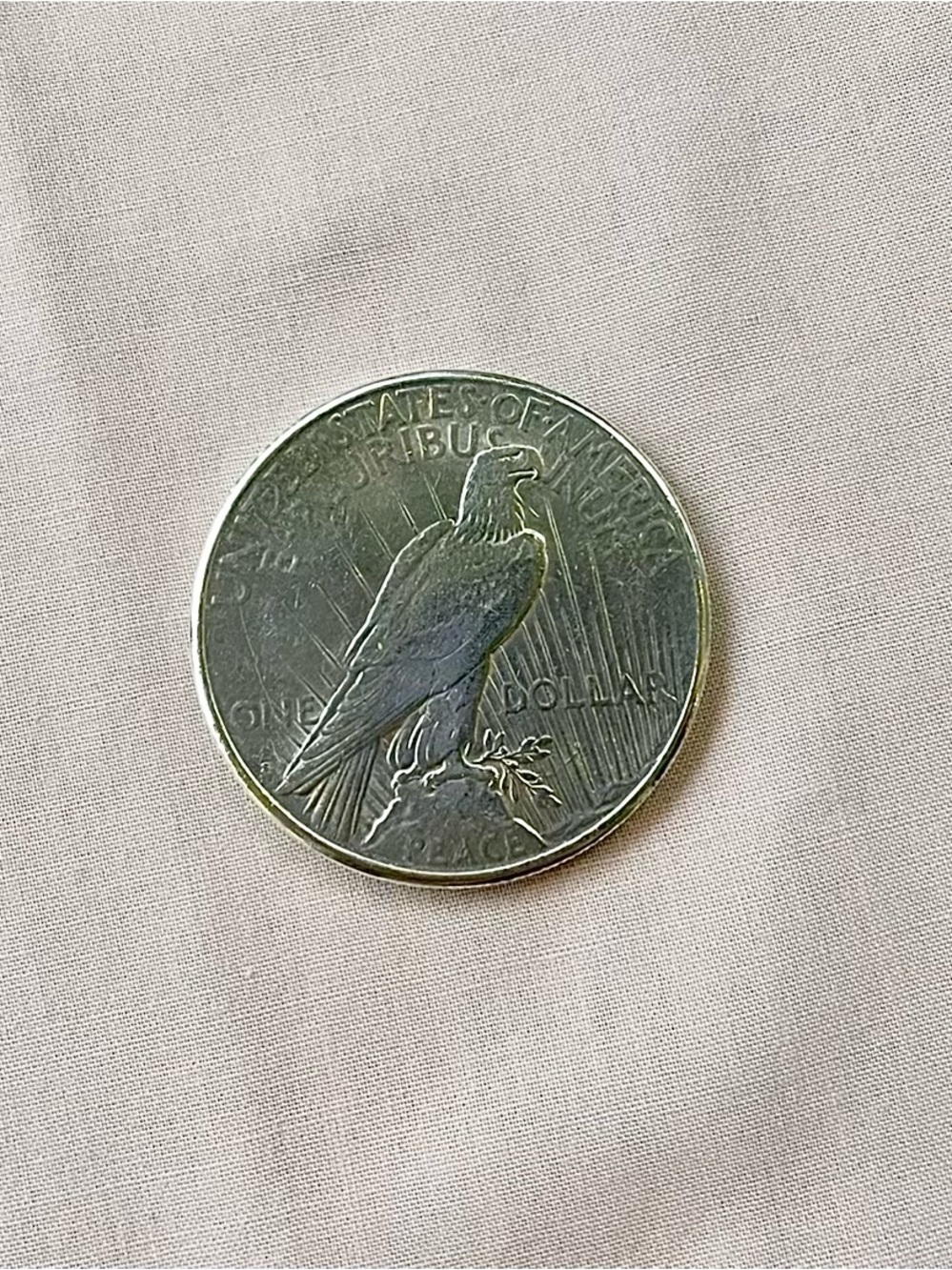 1928 USA Peace Silver Dollar - Picture 3 of 3